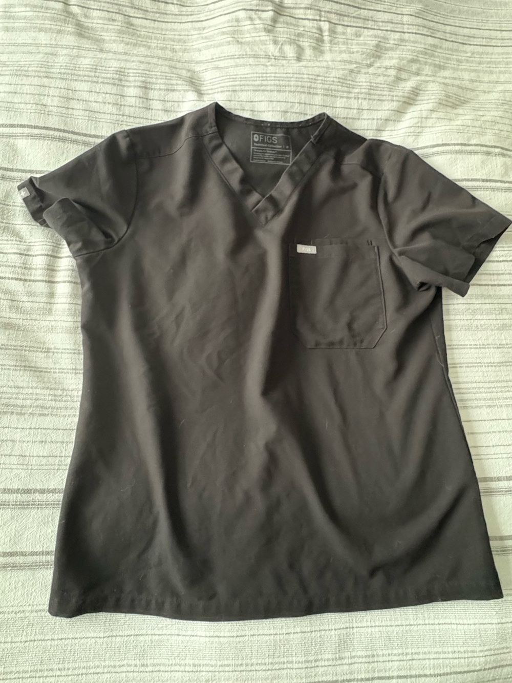 FIGS V-Neck Scrub Top — Black
